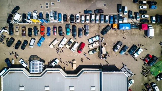 Funkcje i wygląd: samochodowa atrapa chłodnicy jako element stylizacyjny i funkcjonalny